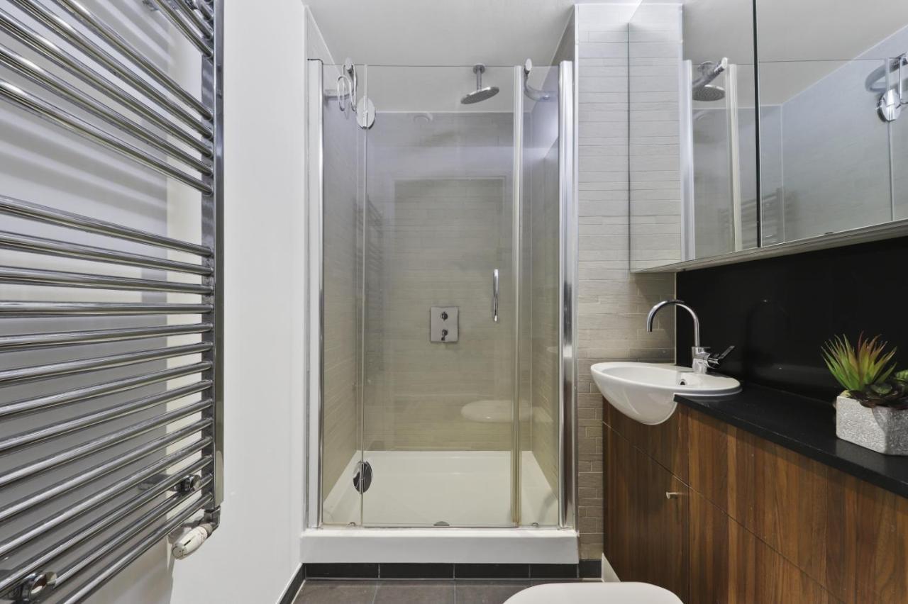 Ellie N Conys 3 Bedroom Apartment With 2 Bathrooms, An Ensuite, Kitchen And Balcony In Stratford Westfield ロンドン エクステリア 写真
