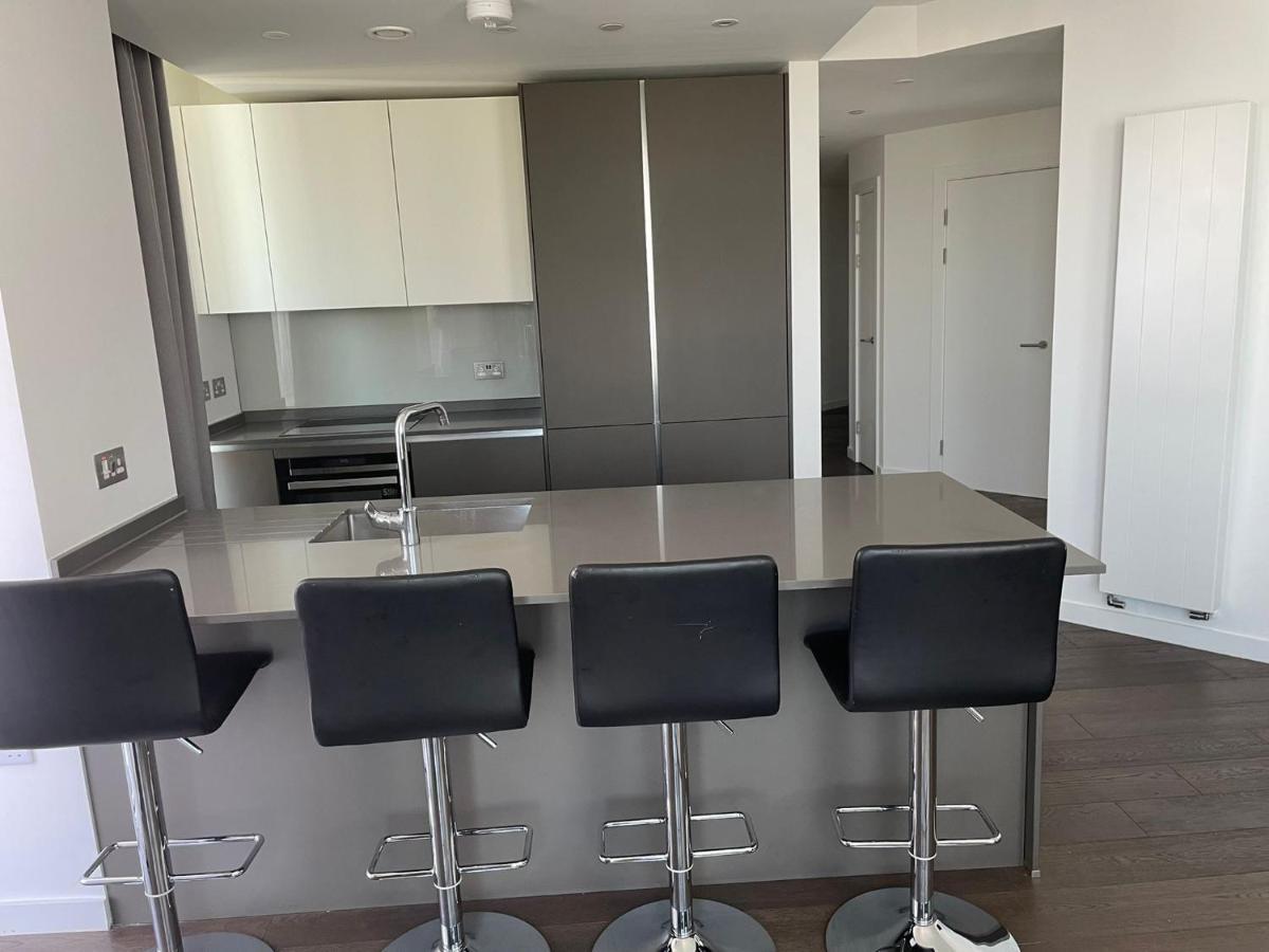 Ellie N Conys 3 Bedroom Apartment With 2 Bathrooms, An Ensuite, Kitchen And Balcony In Stratford Westfield ロンドン エクステリア 写真