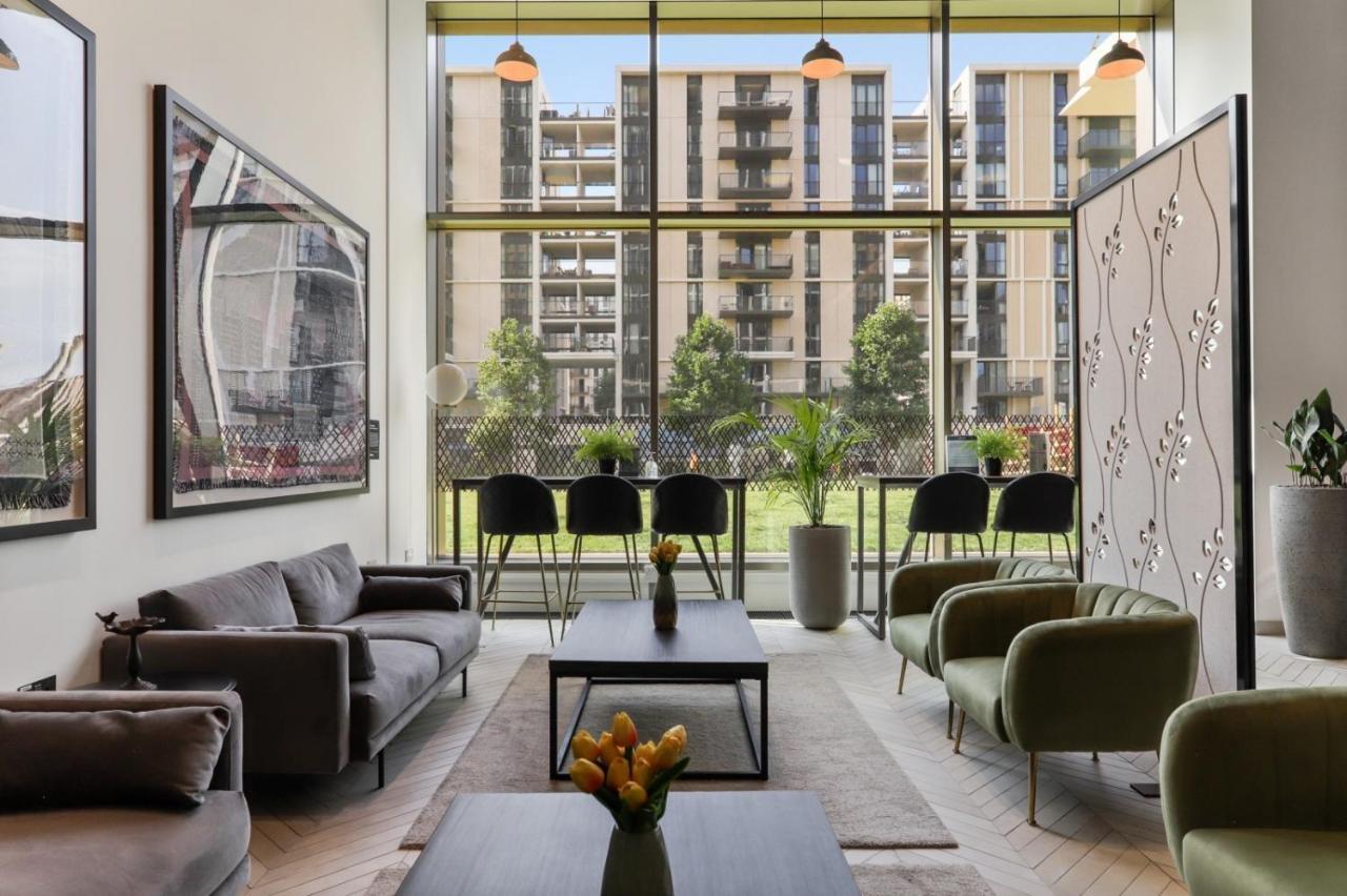 Ellie N Conys 3 Bedroom Apartment With 2 Bathrooms, An Ensuite, Kitchen And Balcony In Stratford Westfield ロンドン エクステリア 写真